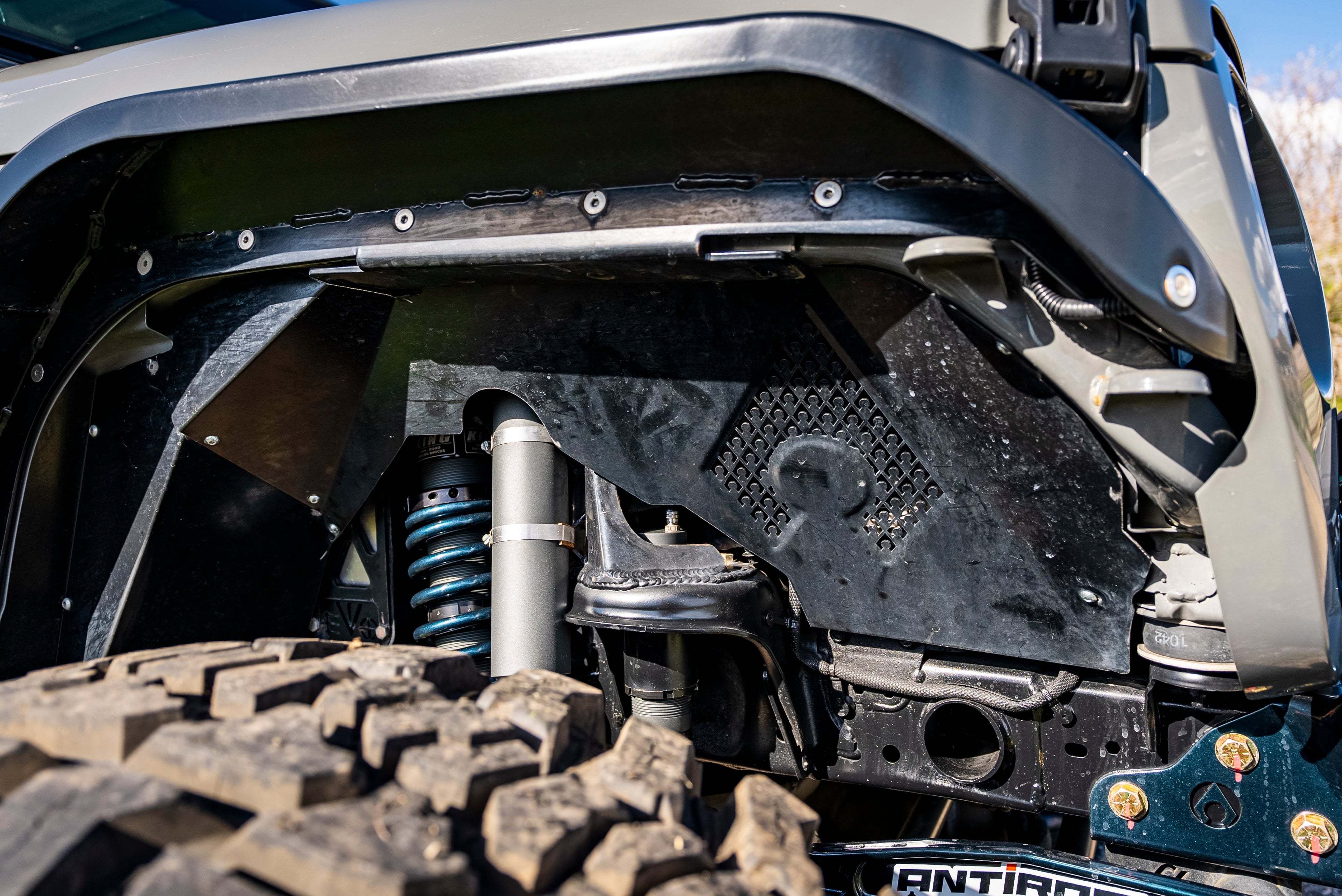 JL/JT Vented Aluminum Inner Fenders - 37" Tire Compatible