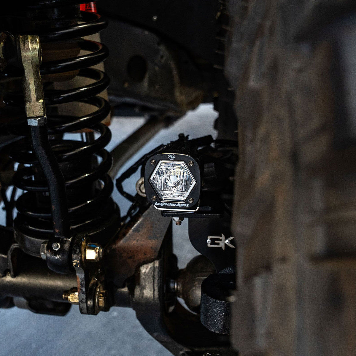 Jeep JL/JT with low-mounted lights above the pair of black GateKeeper brackets