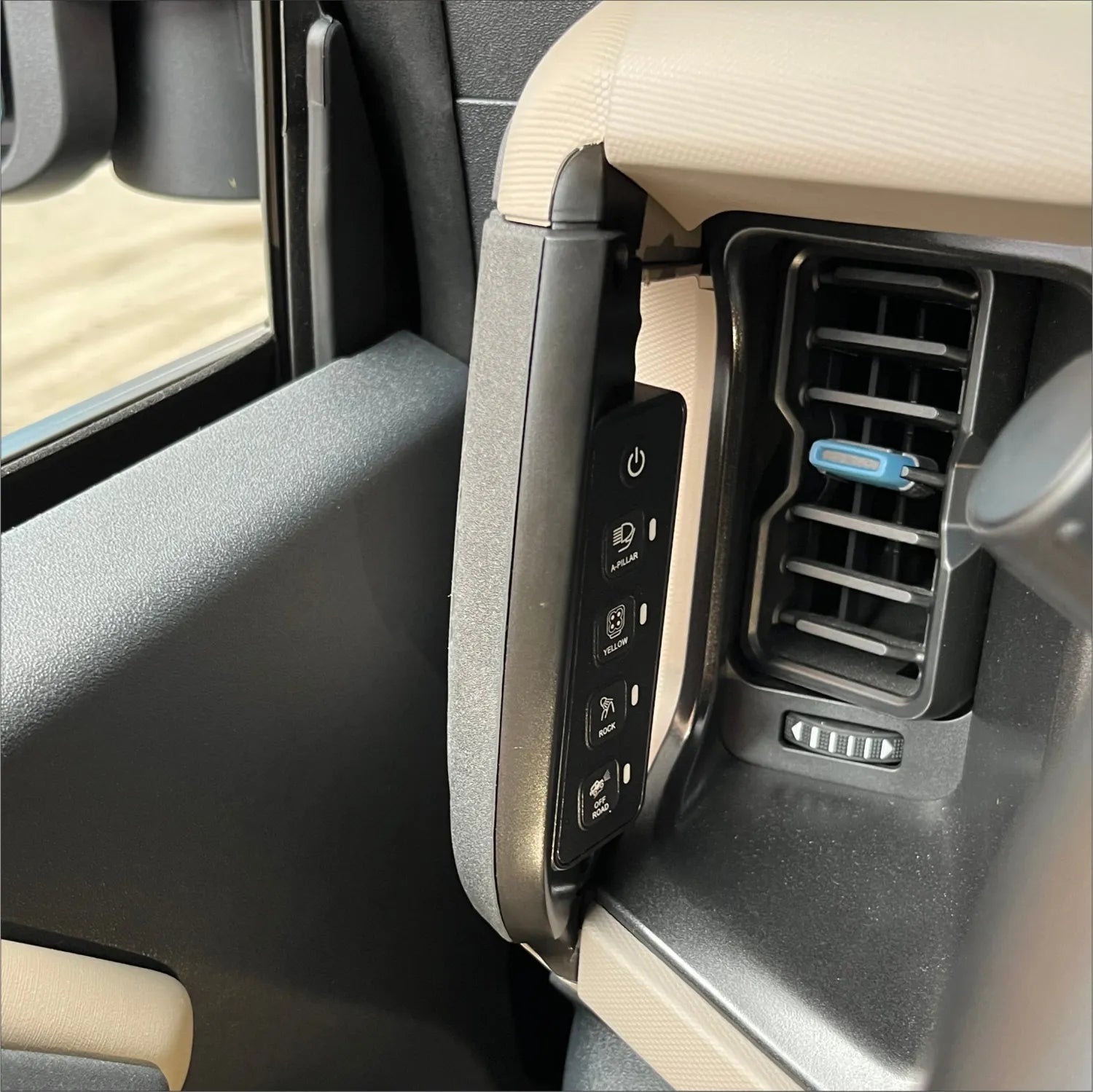 Voswitch B400 S Grab Handle Switch Panel for Ford Bronco (2021+) — Smart 4-Switch Control System