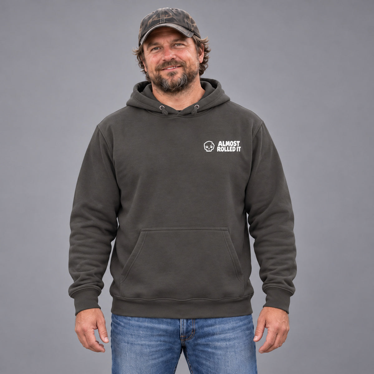 ARI Pullover Hoodie in Vintage Black — AI-generated studio model illustration, front view. Not a physical sample, customer photo or measured fit proof.